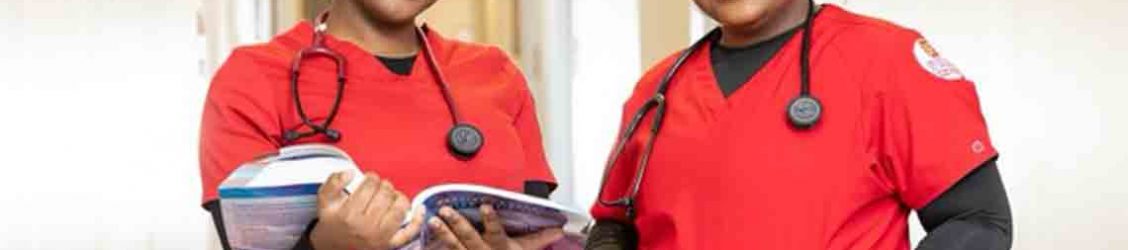 2 nursing students in hallway