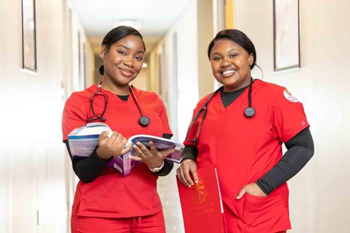2 nursing students in hallway